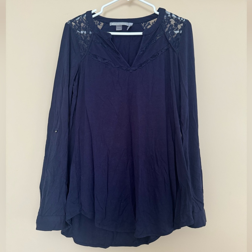 GREAT CONDITION! Daniel Rainn. Lace navy long sleeve tshirt w rollup sleeves.